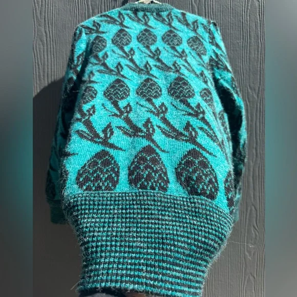 Vintage New Wang Kong Knit Cardigan With Floral Appliqué Size MD - Picture 9 of 16